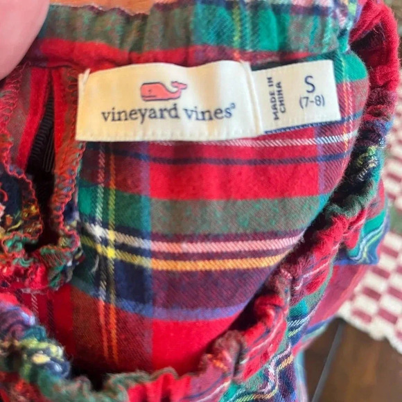 Beautiful Vineyard Vines girls shirt with open sleeve and bow detail - Picture 5 of 5